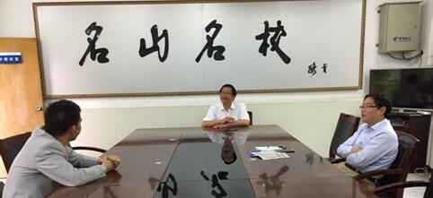 外国语学院招生宣传工作组与浮山中学校长唐晓发等开展座谈