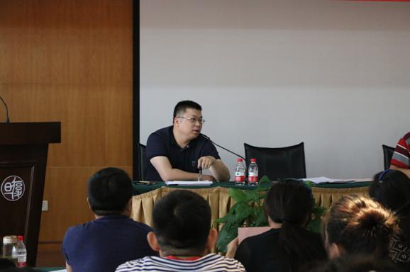 上海校友会会长杨觅宇发言